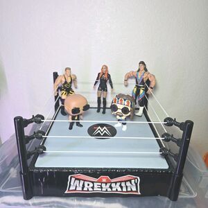 WWE Wrekkin’ Wrestling Ring 2010 Mattel + 4 Action Figures & 2 Funko Pops Lot